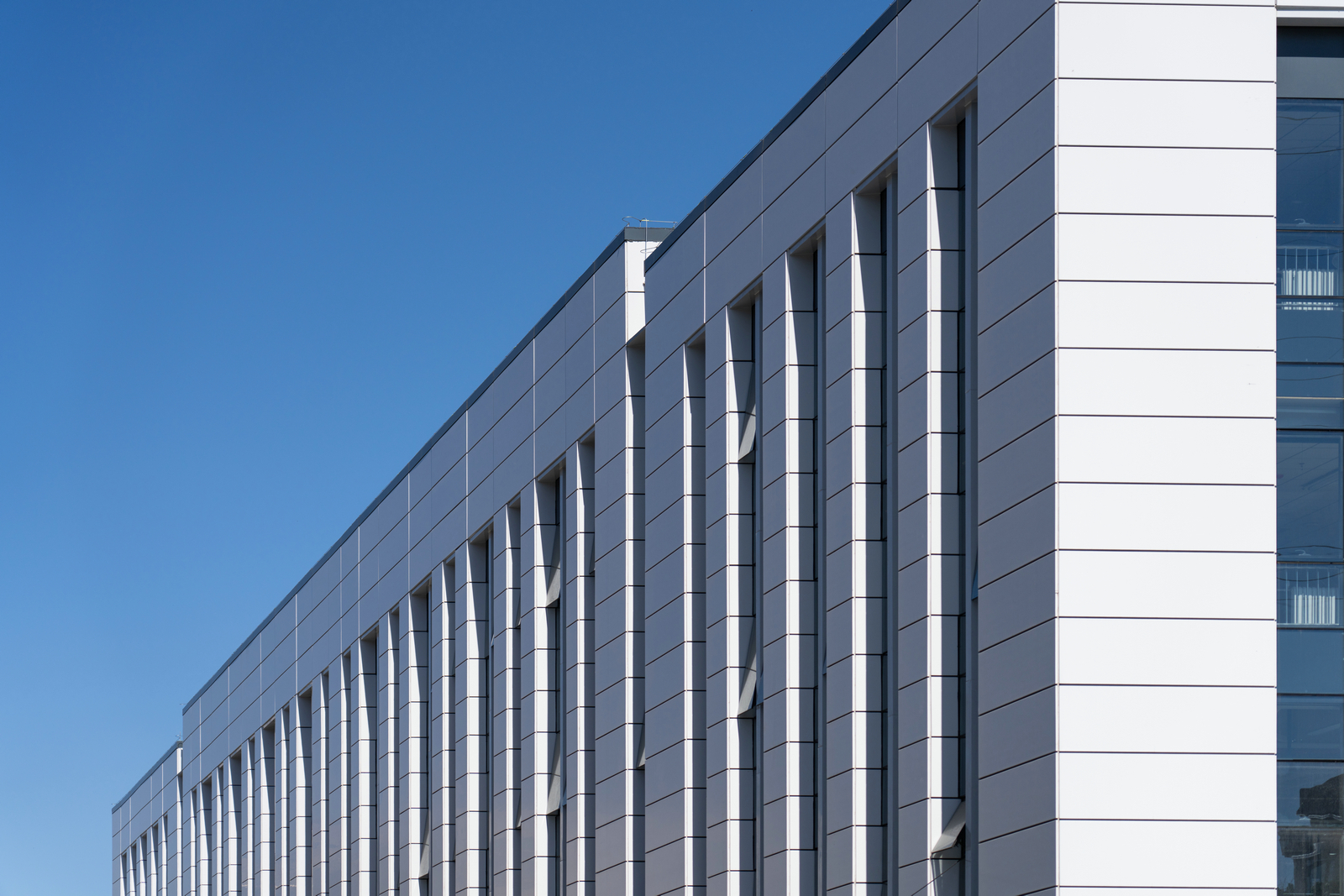 高考加油丨萬事達助力裝配式鋼結構校園建設(圖1) 高考加油丨萬事達助力裝配式鋼結構校園建設(圖1)