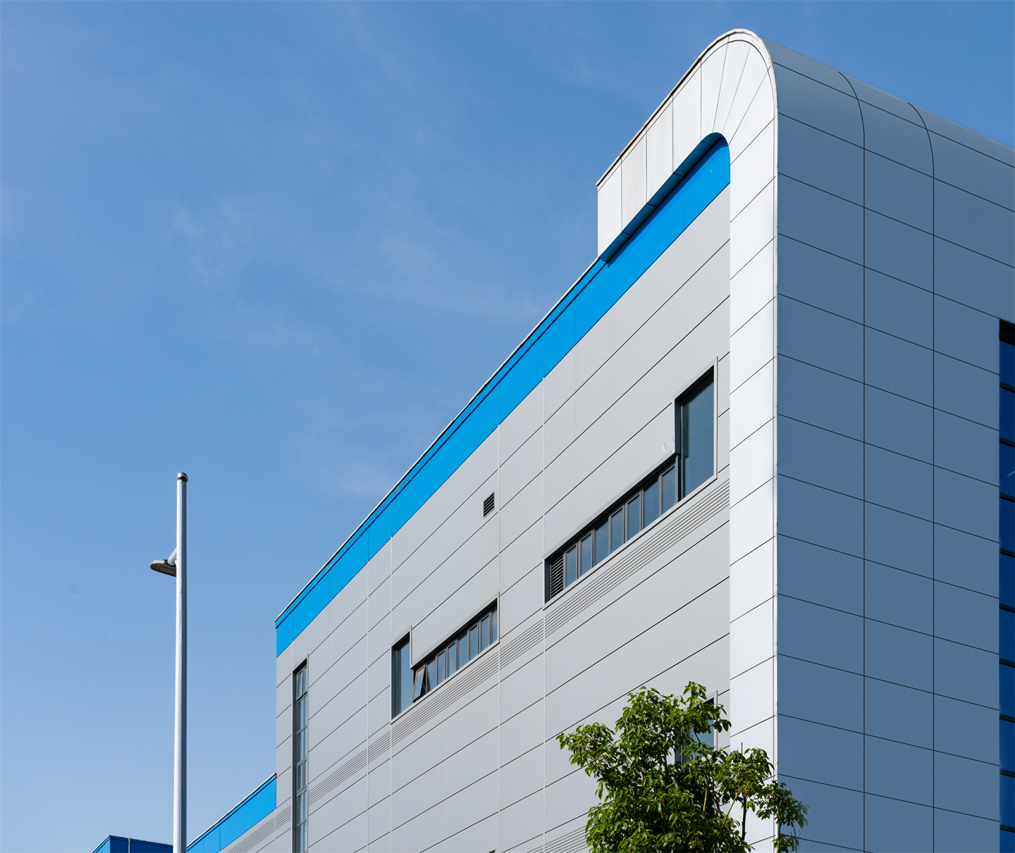 大體量建筑金屬外圍護(hù)綠色解決方案，助力構(gòu)建新能源超級(jí)工廠(圖9)