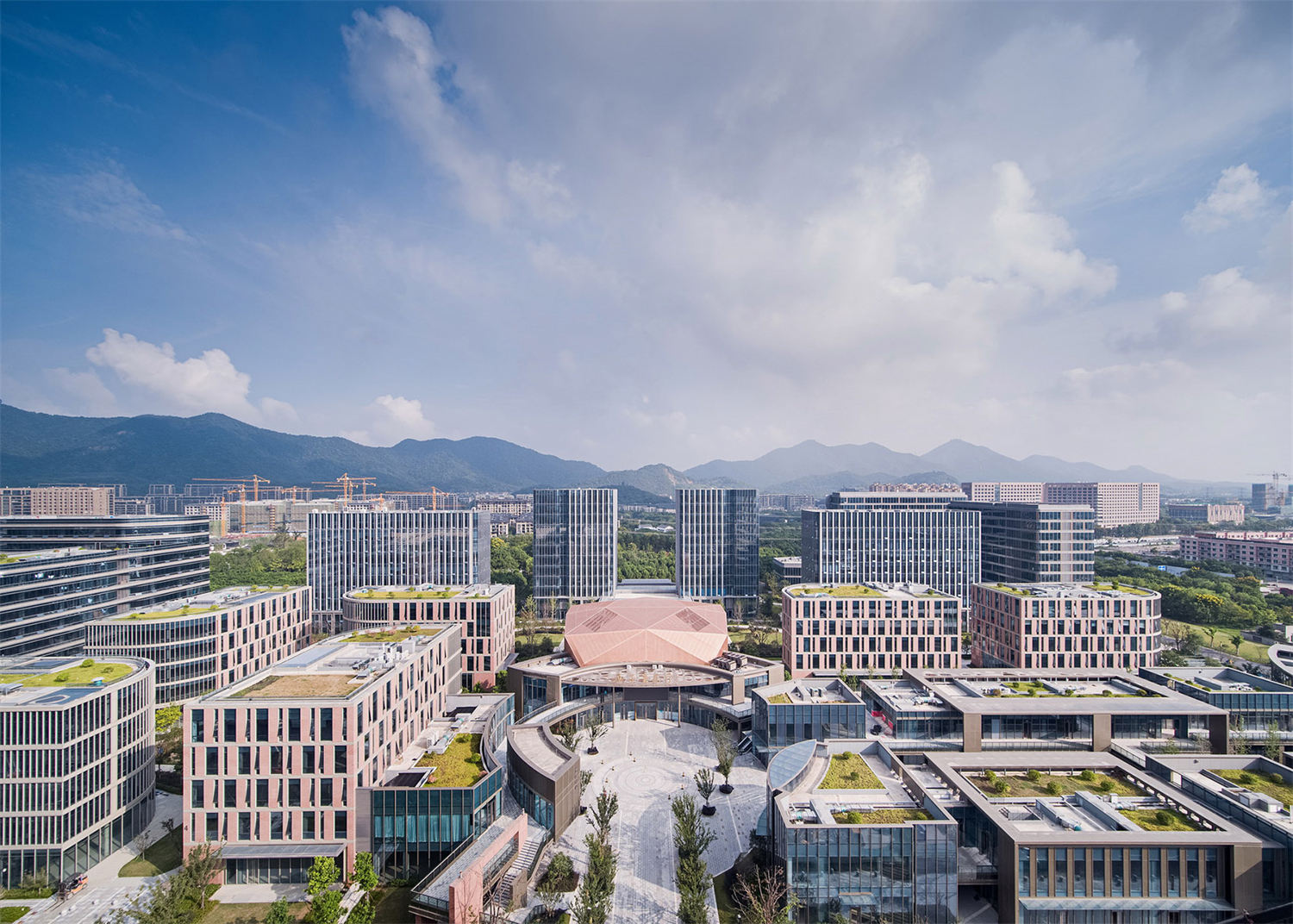 聚·變丨展望2024工業發展趨勢,離不開“穩、進、立、破”關鍵詞!(圖4) 聚·變丨展望2024工業發展趨勢,離不開“穩、進、立、破”關鍵詞!(圖4)