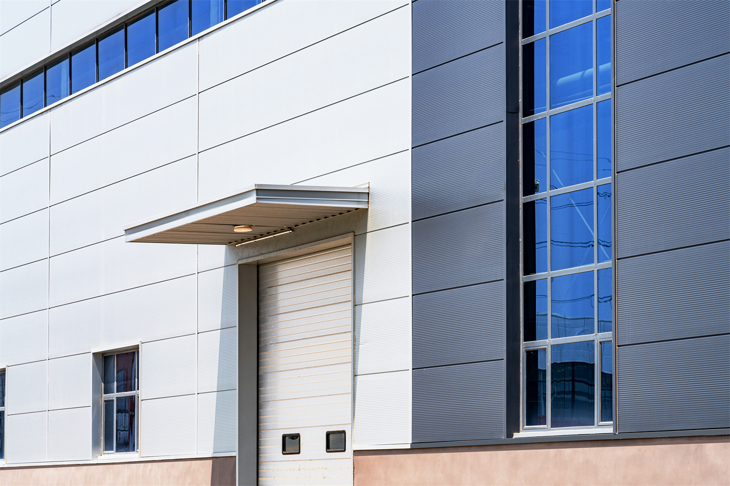 功能與美觀并重,綠色建材助力物流中心建設(shè)(圖8) 功能與美觀并重,綠色建材助力物流中心建設(shè)(圖8)