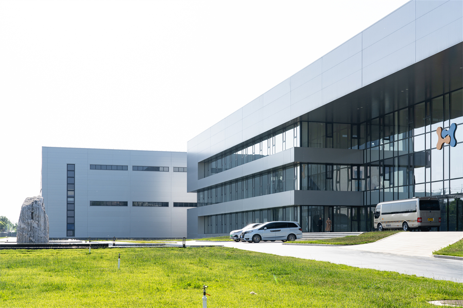 4(封面).jpg 工業上樓與立體庫協同增效,華興寵物開啟“新高度”(圖4)